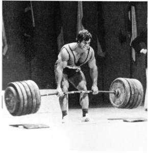 70-s-Franco-Columbu-2-fois-Mister-OLympia-en-1976-81-souleve-325-kg